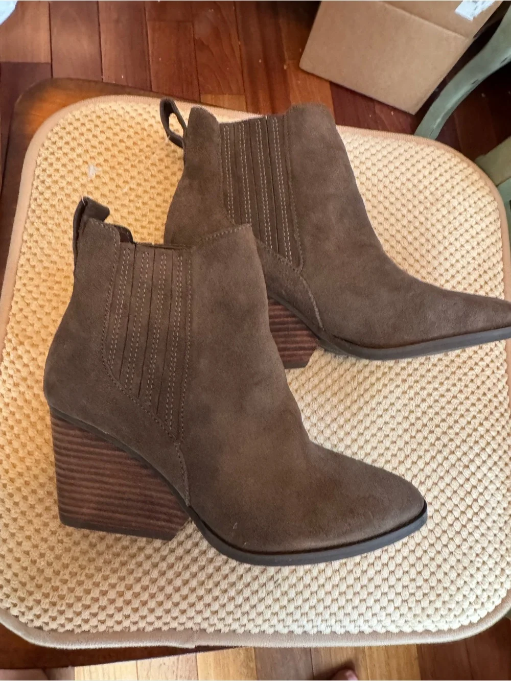 Toms classic suede